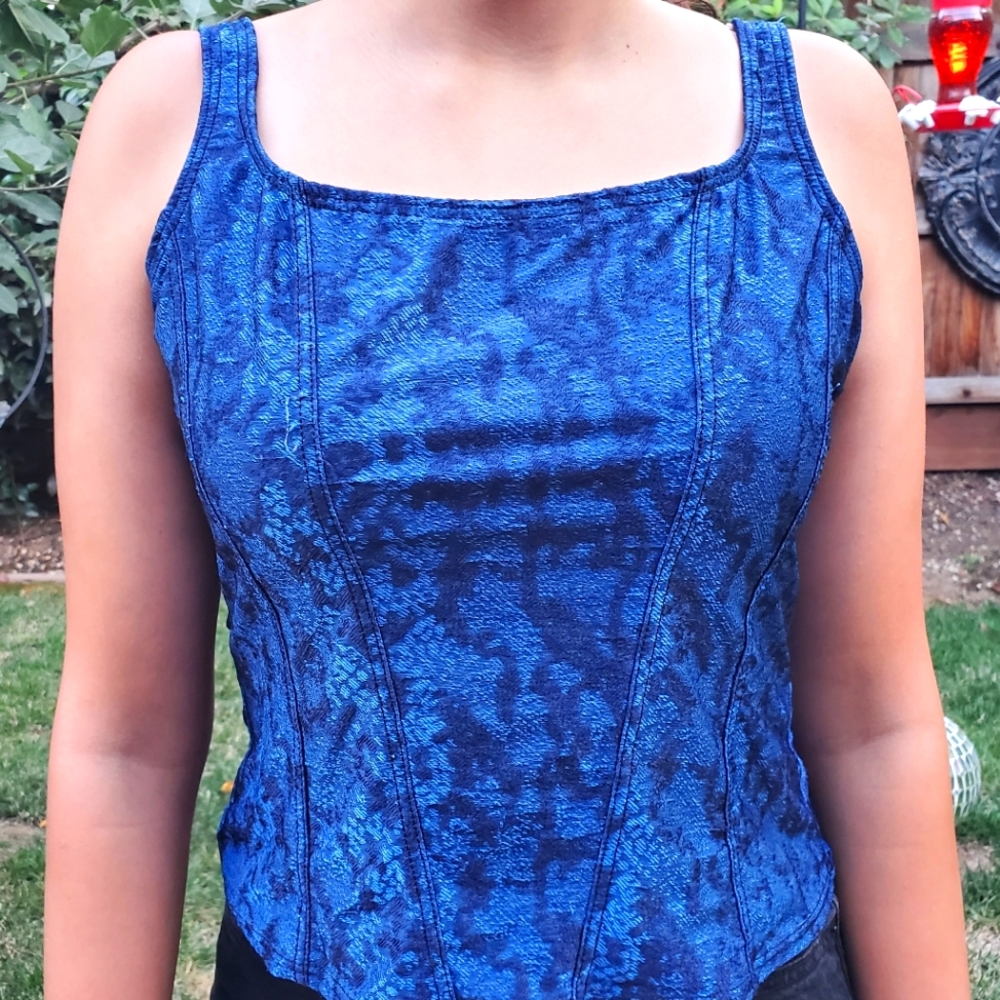 Semi crop top